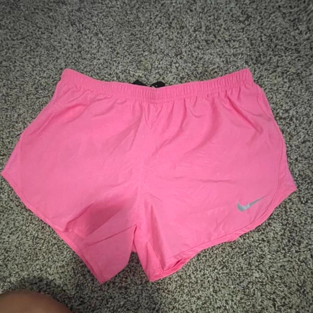 Nike "Tempo Fashion Shorts" size: women's small, color: bright pink